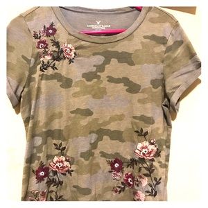 American eagle -Camo/flower embroidered tee